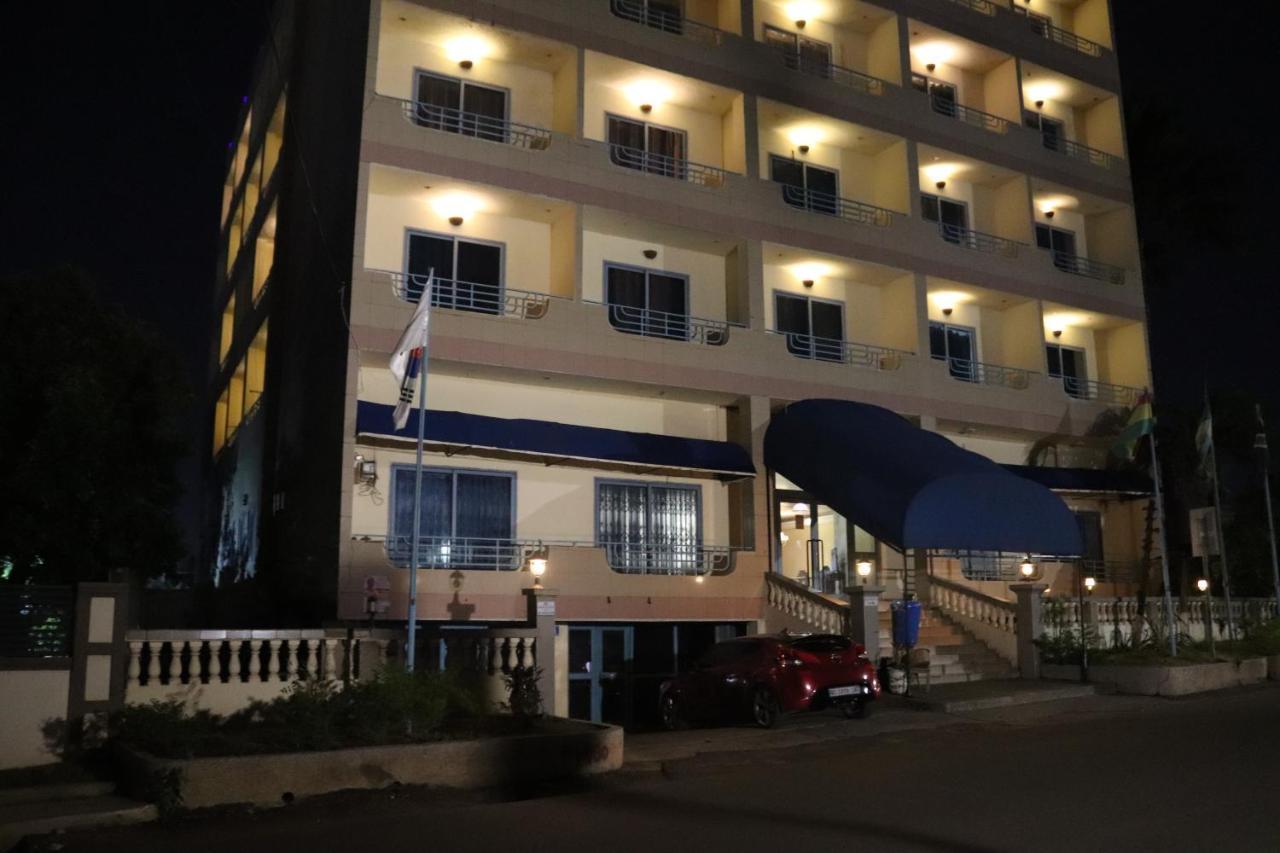 Maple Leaf Korean Hotel Achimota Exterior photo