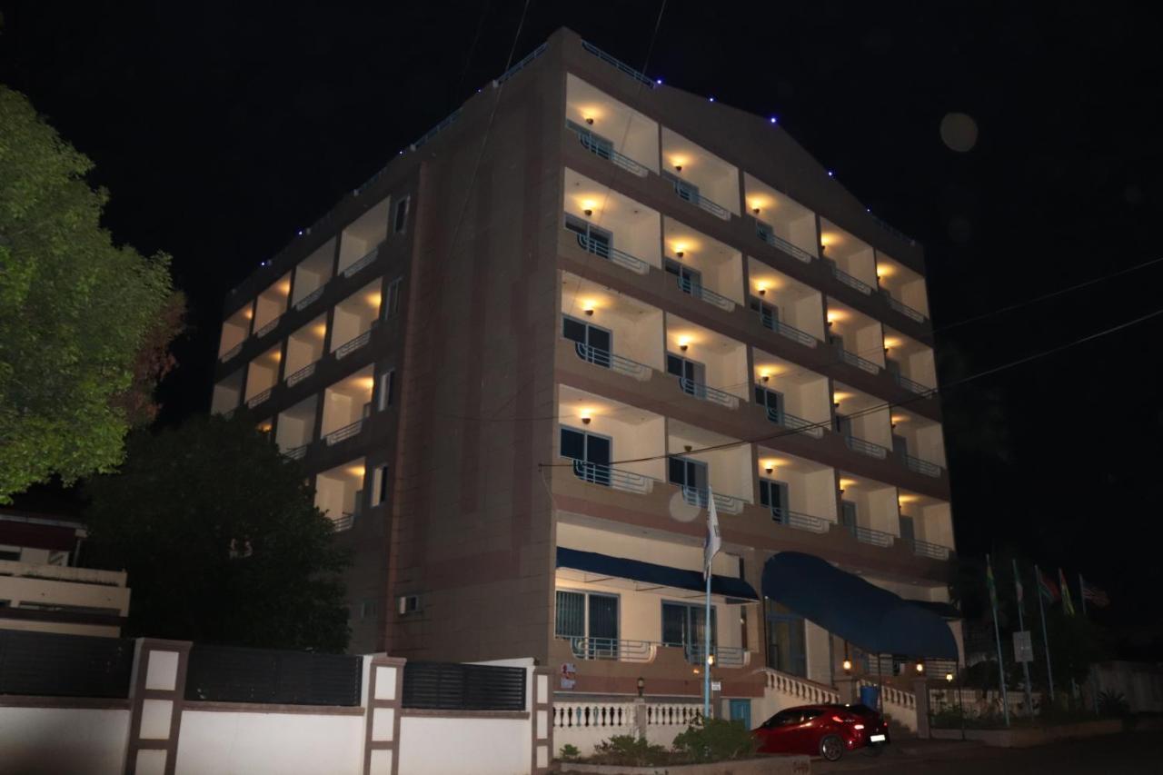 Maple Leaf Korean Hotel Achimota Exterior photo