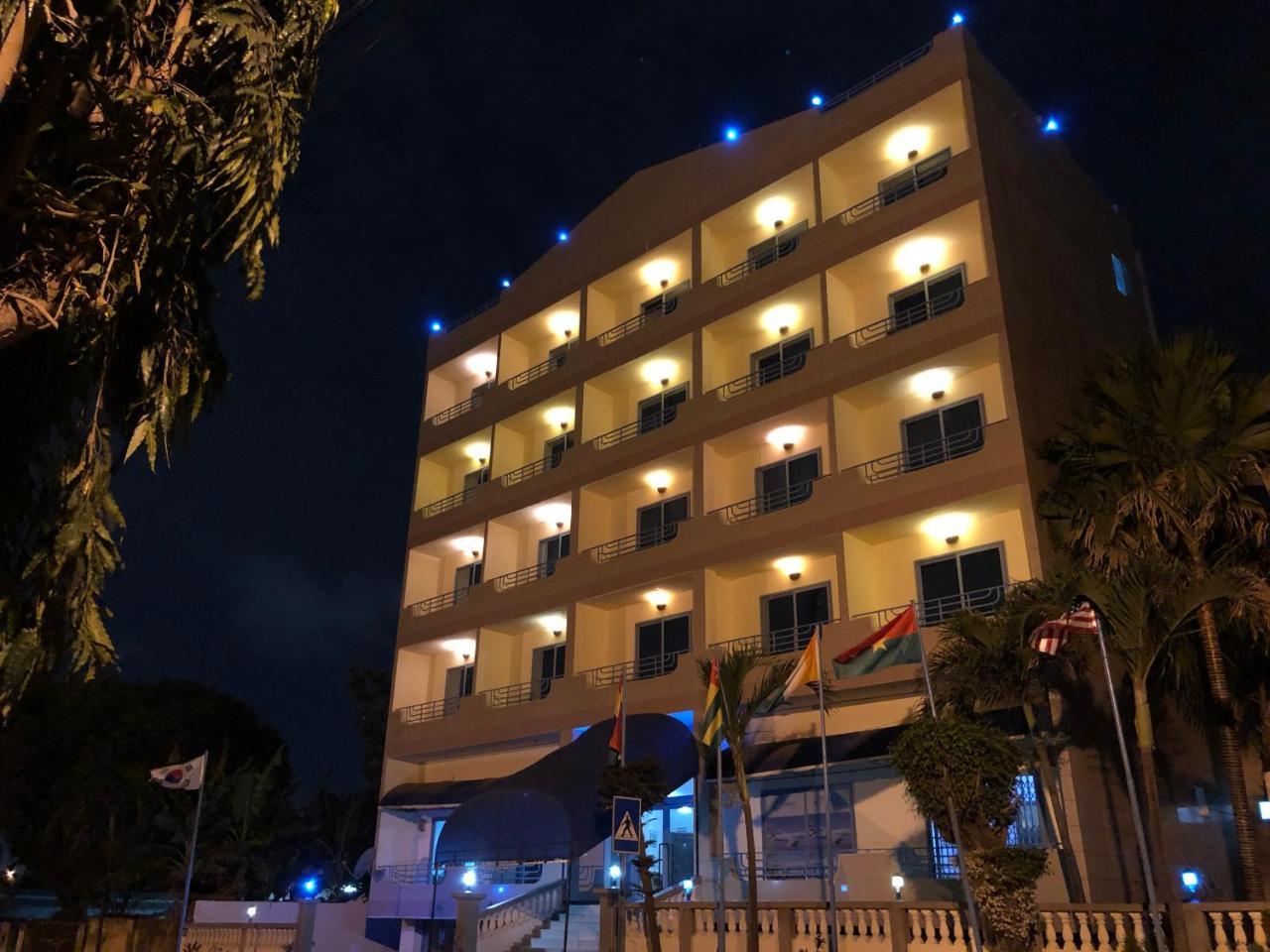 Maple Leaf Korean Hotel Achimota Exterior photo